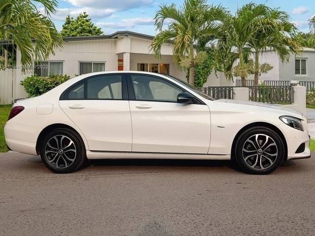 https://images10.gaadi.com/usedcar_image/4579074/original/07146fa6b881a1839e0a3840149e5bbd.jpg?imwidth=6401