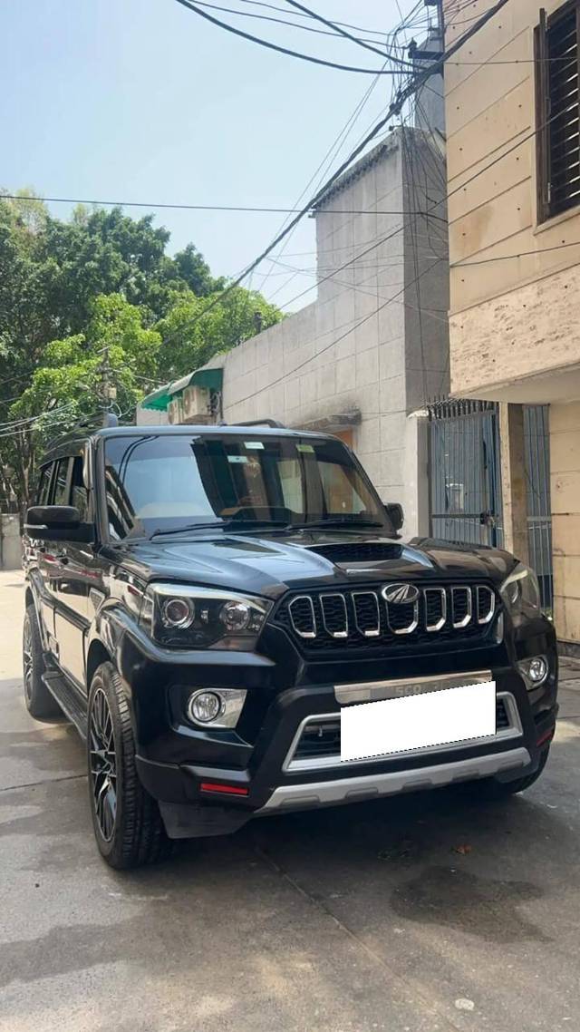 https://images10.gaadi.com/usedcar_image/4579079/original/processed_7ff6b815bdb6cda4fb02d409e6b58dbb.jpg?imwidth=6400