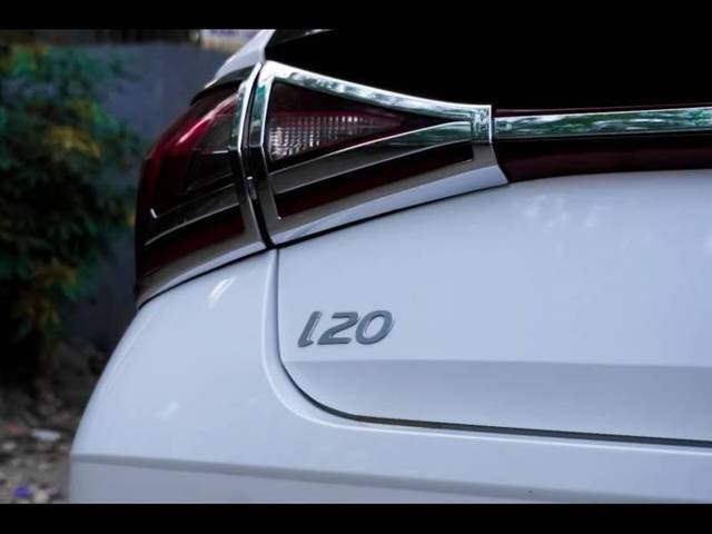 https://images10.gaadi.com/usedcar_image/4579092/original/processed_9f4b0e4255ed642757aab2b388658c0d.jpg?imwidth=6402