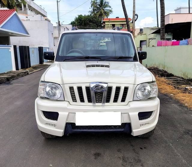 https://images10.gaadi.com/usedcar_image/4579099/original/processed_6bd960fbffa579684fe99acb18717fd8.jpg?imwidth=6400