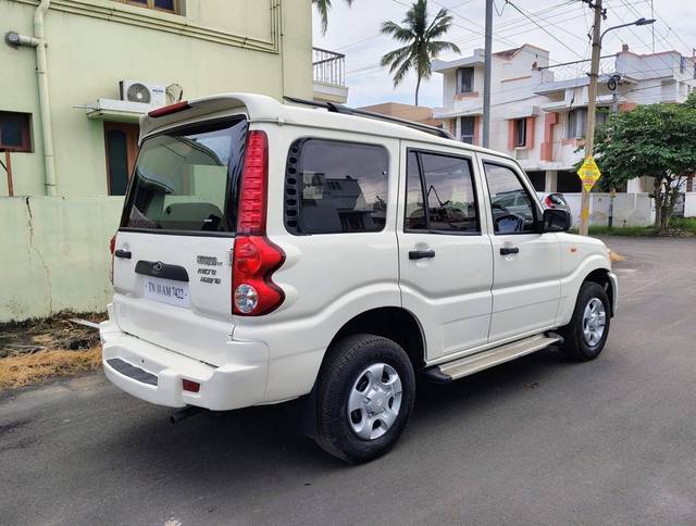 https://images10.gaadi.com/usedcar_image/4579099/original/processed_827fd4460b0e93654640d113a47449b8.jpg?imwidth=6401
