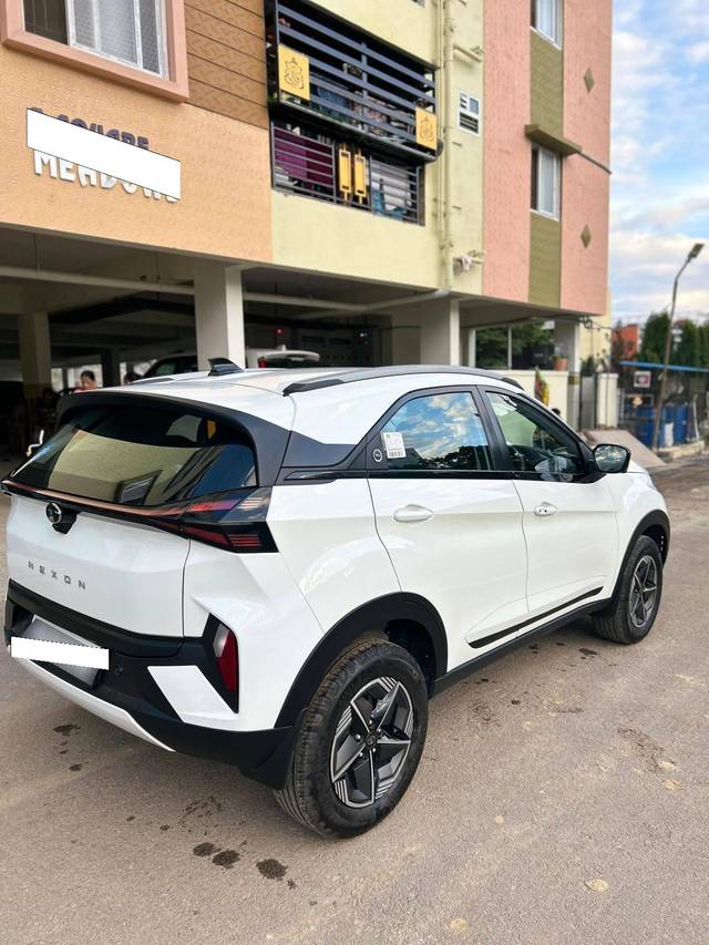 https://images10.gaadi.com/usedcar_image/4579128/original/processed_a1847f0a9b3e73f85bbd295c8bff3e7d.jpg?imwidth=6400