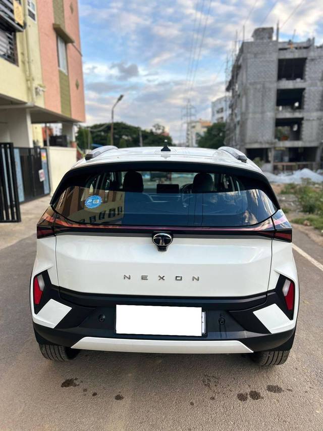 https://images10.gaadi.com/usedcar_image/4579128/original/processed_f241efcb2db97fd354bc17a5885e27e7.jpg?imwidth=6401