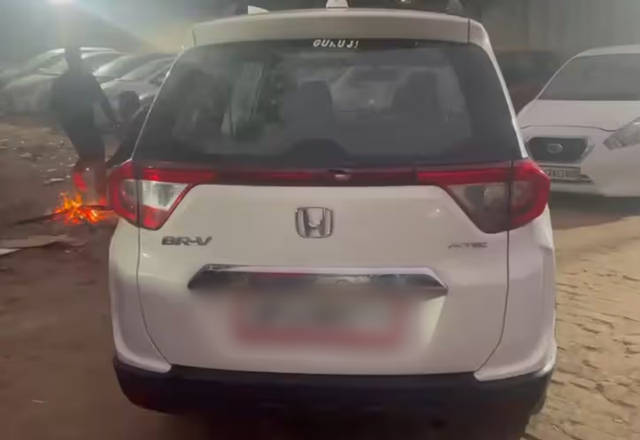 https://images10.gaadi.com/usedcar_image/4579150/original/b6bf92db-2af0-4b53-8532-6fb62c8c2bec.?imwidth=6400