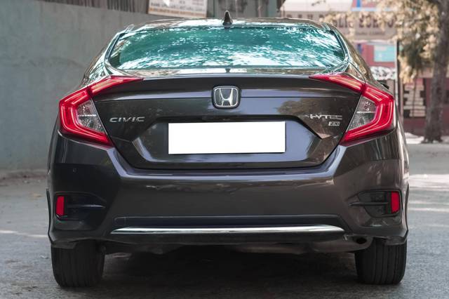 https://images10.gaadi.com/usedcar_image/4579181/original/processed_a67b48167b0a81bee5fbb5134a3b716f.jpg?imwidth=6401
