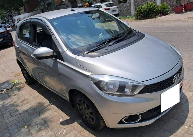 https://images10.gaadi.com/usedcar_image/4579196/original/processed_95e47a59f24e68a322649c1e3c7cb631.jpg?imwidth=6401