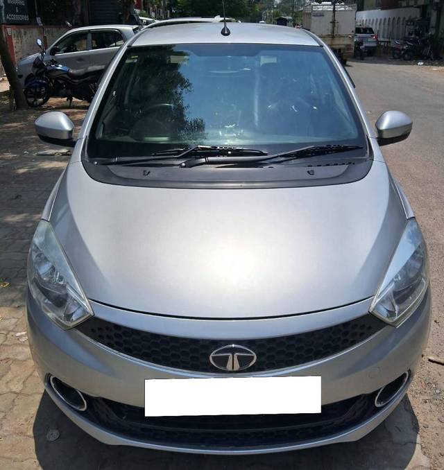 https://images10.gaadi.com/usedcar_image/4579196/original/processed_cbea3fef16e20de5e521b13ccf1a54b3.jpg?imwidth=6400