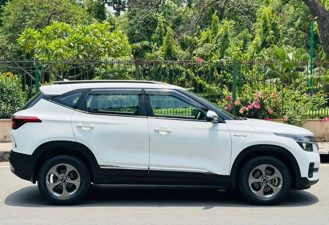 https://images10.gaadi.com/usedcar_image/4579203/original/processed_599a476eb2c593db657ae396d0f46ce6.jpg?imwidth=6401