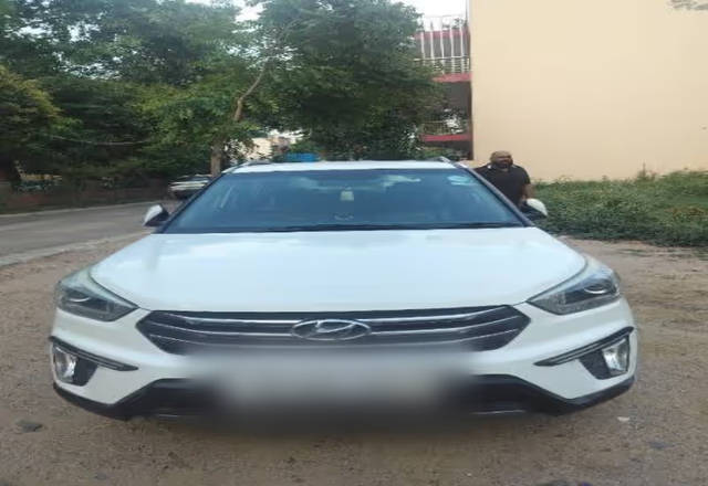 https://images10.gaadi.com/usedcar_image/4579211/original/c2223b88-4592-4333-867a-2b979e0b31ff.?imwidth=6400
