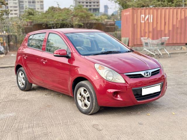 https://images10.gaadi.com/usedcar_image/4579221/original/processed_689b8f33bc80ca44f52a0e34f0ebea11.jpg?imwidth=6400