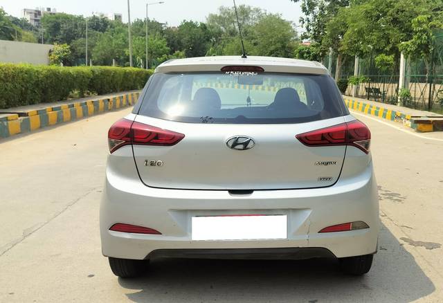 https://images10.gaadi.com/usedcar_image/4579223/original/processed_287efee9e4c8912c1853b0a59bdd35ce.jpg?imwidth=6402