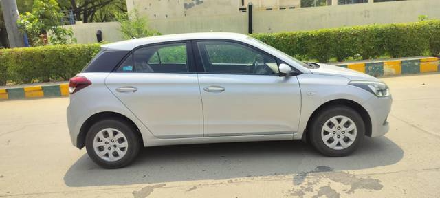 https://images10.gaadi.com/usedcar_image/4579223/original/processed_5db498476be538516940a5c6e6f501be.jpg?imwidth=6401