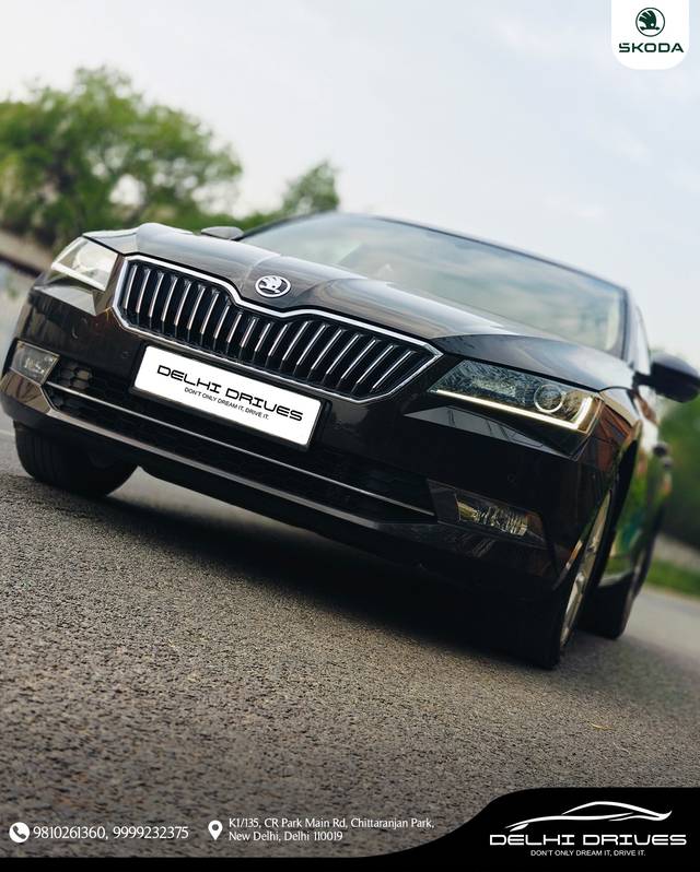 https://images10.gaadi.com/usedcar_image/4579231/original/eef75c43ab102ede09bfe49aa30c767c.jpeg?imwidth=6402