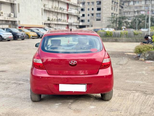 https://images10.gaadi.com/usedcar_image/4579235/original/processed_c09975f6e228325004c2db76961d2863.jpg?imwidth=6402
