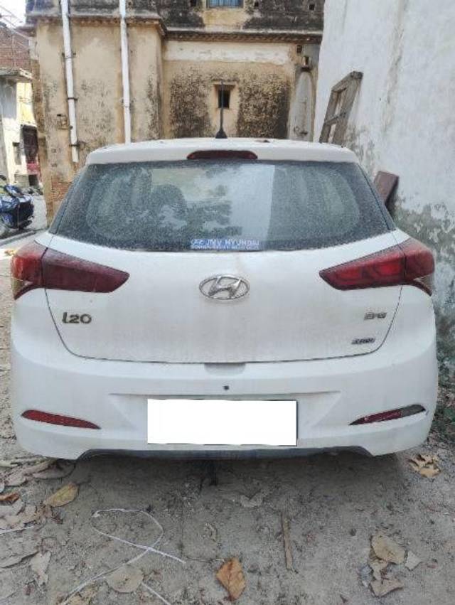 https://images10.gaadi.com/usedcar_image/4579295/original/processed_4d553407-d602-4a81-a602-9f7c7bb467f1.jpg?imwidth=6402