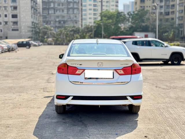 https://images10.gaadi.com/usedcar_image/4579321/original/processed_1b133c19a6e6f0c4aec0beff09aa8605.jpg?imwidth=6401