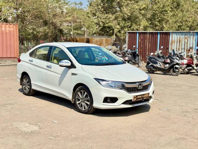 https://images10.gaadi.com/usedcar_image/4579321/original/processed_23777ece80ea70d191191fc6e4ca568f.jpg?imwidth=6400