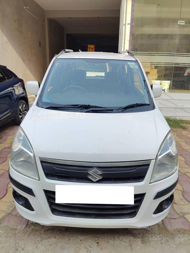 https://images10.gaadi.com/usedcar_image/4579333/original/processed_43952e624209fb7af8976011efdebcc5.jpg?imwidth=6402