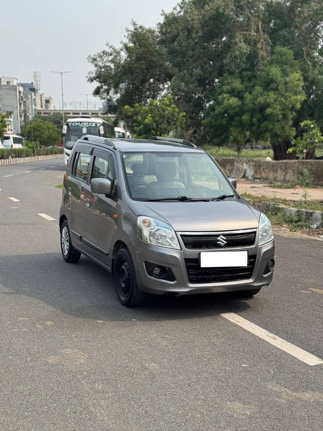 https://images10.gaadi.com/usedcar_image/4579367/original/processed_10fdfb9ffa641b7ec6aac0ce99dfdcc3.jpg?imwidth=6400