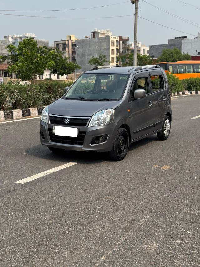 https://images10.gaadi.com/usedcar_image/4579367/original/processed_ca2c7d6708bb2bf13a9b8c21de7f9c47.jpg?imwidth=6402