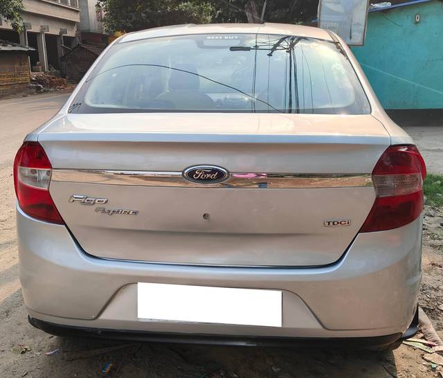 https://images10.gaadi.com/usedcar_image/4579395/original/processed_06f48b56725422e724ab38ca6260236f.jpg?imwidth=6402