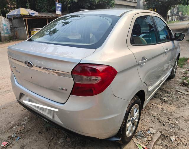 https://images10.gaadi.com/usedcar_image/4579395/original/processed_2c600d8f82206614828b0ef95ecb5a36.jpg?imwidth=6401