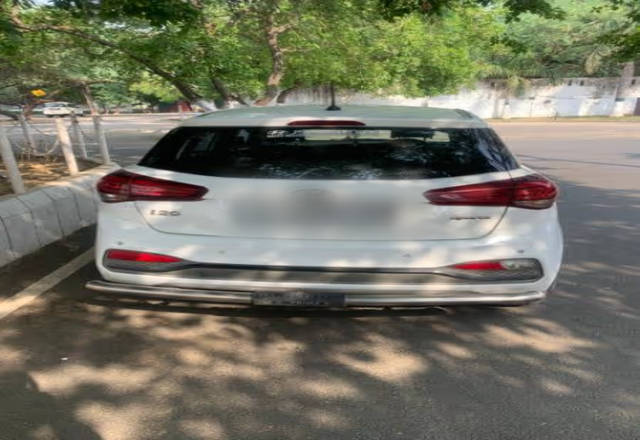 https://images10.gaadi.com/usedcar_image/4579408/original/61201fa4-33bd-44d0-ba77-57037bdd5077.?imwidth=6401