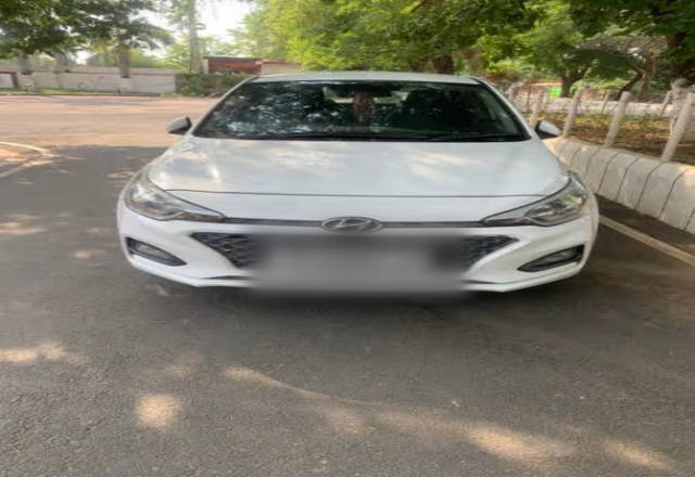 https://images10.gaadi.com/usedcar_image/4579408/original/8a5ac313-3436-4f3d-a811-5e33c7c14fe0.?imwidth=6400