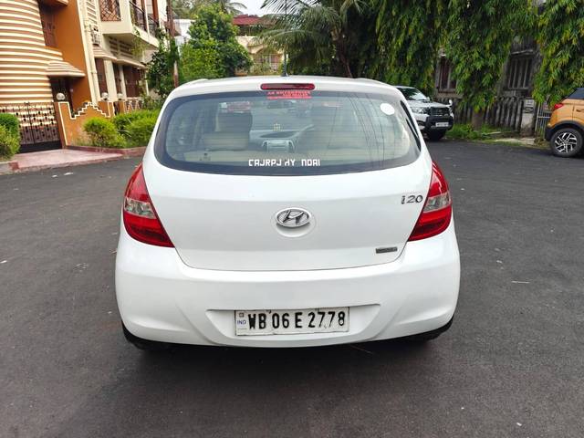 https://images10.gaadi.com/usedcar_image/4579409/original/processed_a0b4a7d33635184ee1fe82b6dde26468.jpg?imwidth=6402