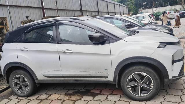 https://images10.gaadi.com/usedcar_image/4579438/original/processed_e216f7d4-45f1-44c9-8614-1aeb66a69797.jpg?imwidth=6401