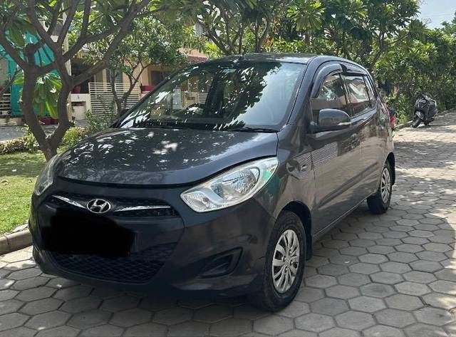 https://images10.gaadi.com/usedcar_image/4579446/original/processed_18882ca6-105a-4cf4-a3be-4d95af4c9bf4.jpeg?imwidth=6402