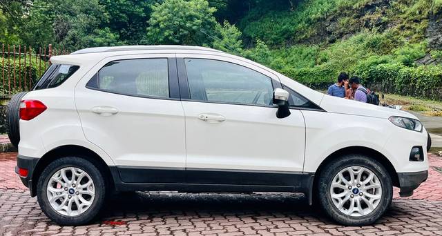 https://images10.gaadi.com/usedcar_image/4579470/original/8b1bbf1769b31e6d41b561c6994c45a2.jpeg?imwidth=6401
