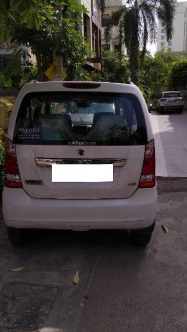 https://images10.gaadi.com/usedcar_image/4579471/original/processed_a71352d0-d072-47f4-9e6f-0fdf3b6e8860.jpg?imwidth=6401