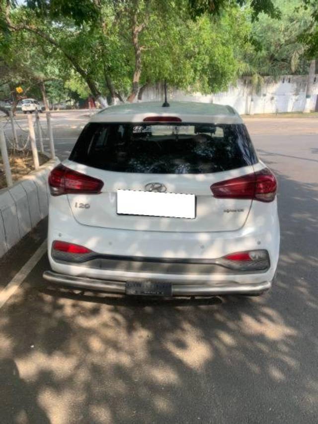 https://images10.gaadi.com/usedcar_image/4579475/original/processed_c5c722d4-80d0-4461-894f-e0a946b3aac6.jpg?imwidth=6401