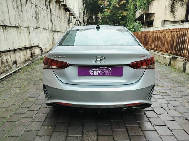 https://images10.gaadi.com/usedcar_image/4579476/original/processed_76fae477d98ca64966f789dccf8262bb.jpg?imwidth=6402