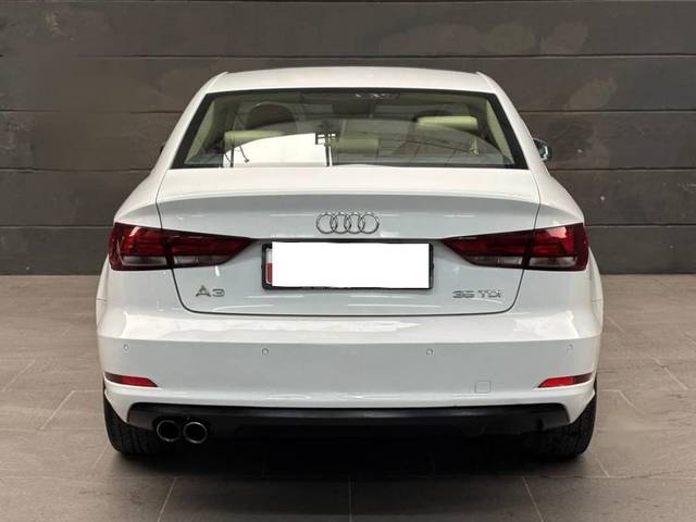 https://images10.gaadi.com/usedcar_image/4579477/original/processed_05fcdcdfa873a6a3b9368c8626a89ff7.jpg?imwidth=6401