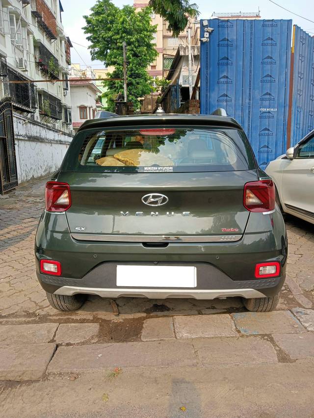 https://images10.gaadi.com/usedcar_image/4579522/original/processed_1a33c9d2ff405831d0314351afc15f33.jpg?imwidth=6401