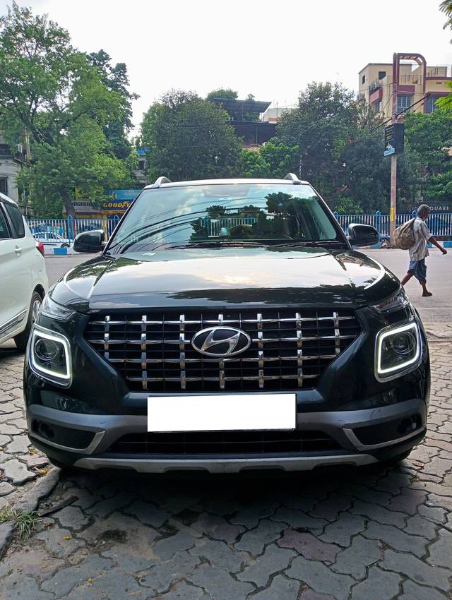 https://images10.gaadi.com/usedcar_image/4579522/original/processed_f251d3aea5e11e208b54fd738f2d8f88.jpg?imwidth=6402
