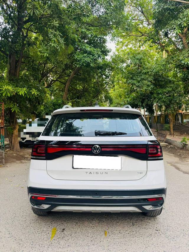 https://images10.gaadi.com/usedcar_image/4579527/original/processed_9b8d325c7587bb1d3052fd1e26cd955f.jpeg?imwidth=6402