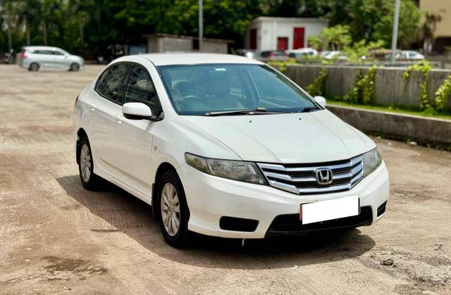 https://images10.gaadi.com/usedcar_image/4579528/original/processed_56b58b370ba8d4c04f39afd9e311fff3.jpg?imwidth=6400