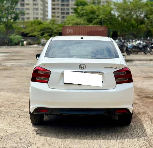 https://images10.gaadi.com/usedcar_image/4579528/original/processed_d0aaeb59468e3a0871275c50238871c5.jpg?imwidth=6402