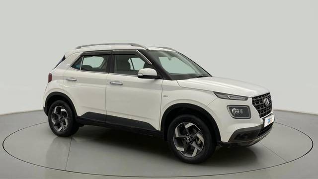 https://images10.gaadi.com/usedcar_image/4579530/original/24221906eef7986f1e89fb7b4a87cbe7.jpg?imwidth=6400