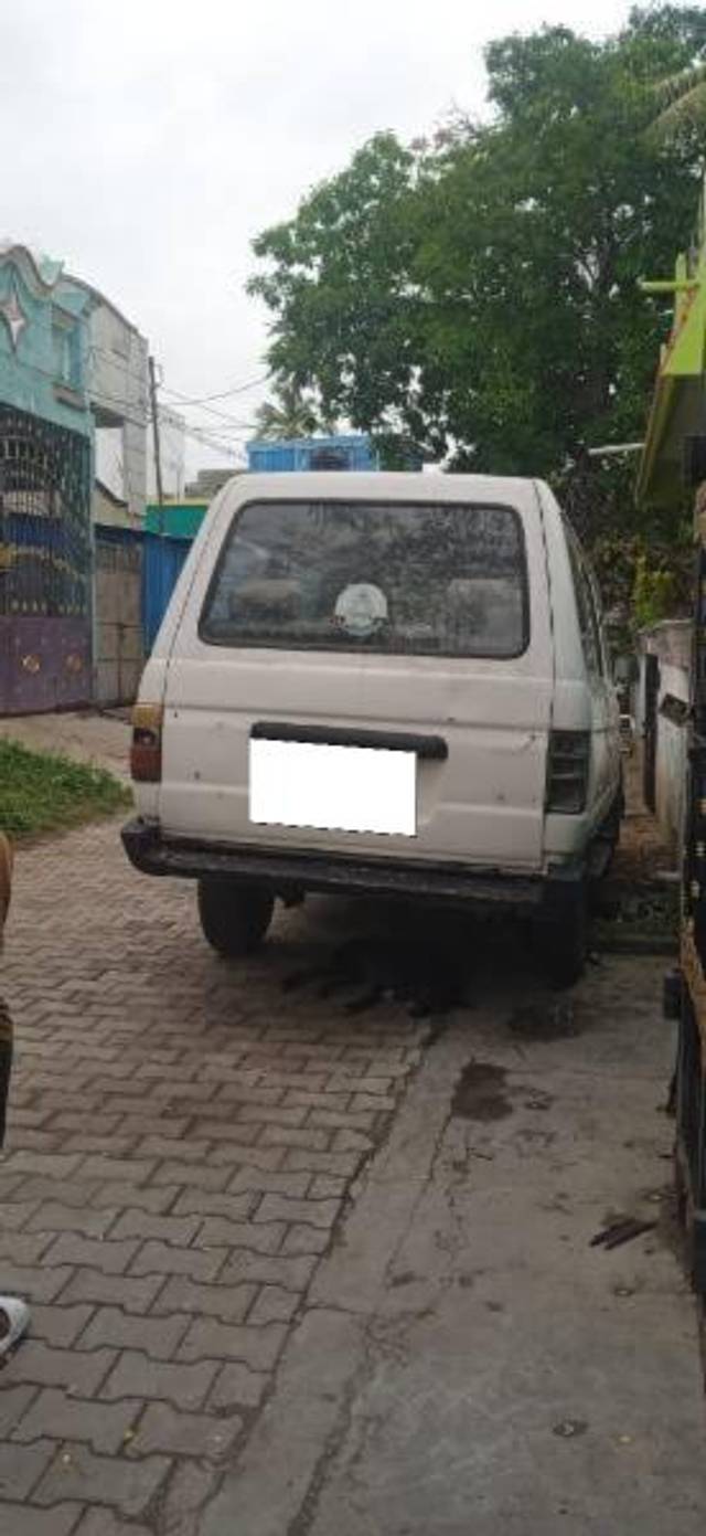 https://images10.gaadi.com/usedcar_image/4579532/original/processed_37ed1b5c-b479-488d-9909-625f77ac5892.jpeg?imwidth=6401