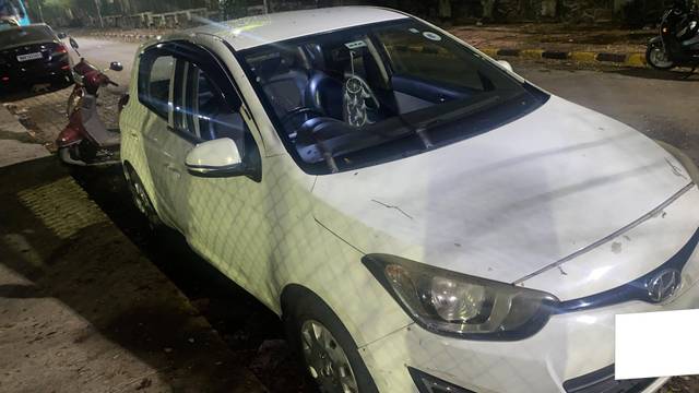 https://images10.gaadi.com/usedcar_image/4579534/original/processed_b8ff6731-d0d4-41de-9b8b-e1ec48c26923.jpg?imwidth=6400