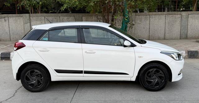 https://images10.gaadi.com/usedcar_image/4579542/original/fba1409b14ebfd5b2009499067b26793.jpg?imwidth=6401