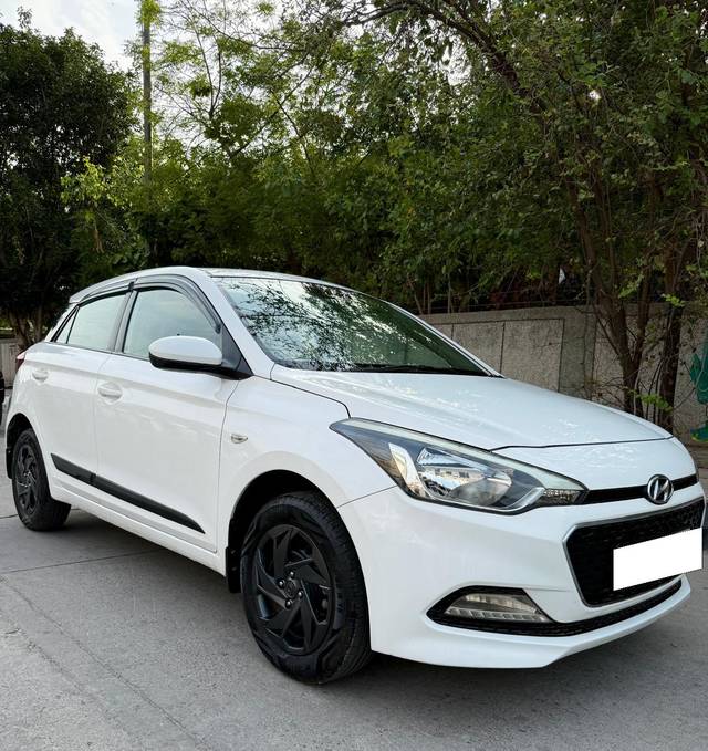 https://images10.gaadi.com/usedcar_image/4579542/original/processed_36c011b1a554becca77ca455dd0e4a88.jpg?imwidth=6400