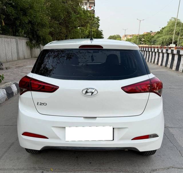 https://images10.gaadi.com/usedcar_image/4579542/original/processed_e6b9f383001e554fd26eddae7441ef2c.jpg?imwidth=6402