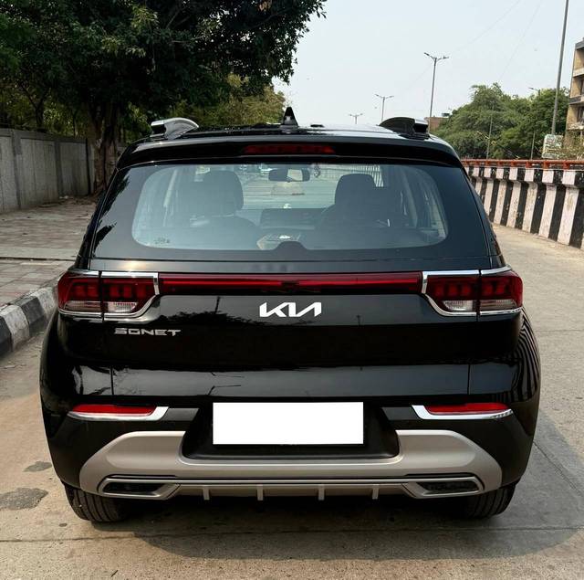 https://images10.gaadi.com/usedcar_image/4579547/original/processed_ae9057d3770d7f83efcc79b8f40fa778.jpg?imwidth=6402