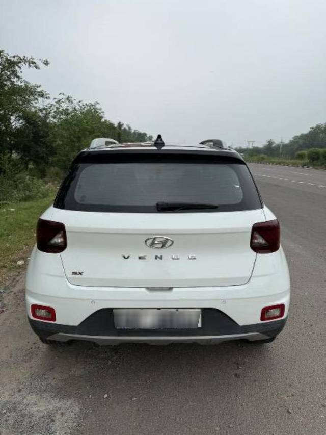 https://images10.gaadi.com/usedcar_image/4579557/original/processed_fbf4c0b3-3c15-4a72-b853-2d95aa53d1f3.jpeg?imwidth=6401