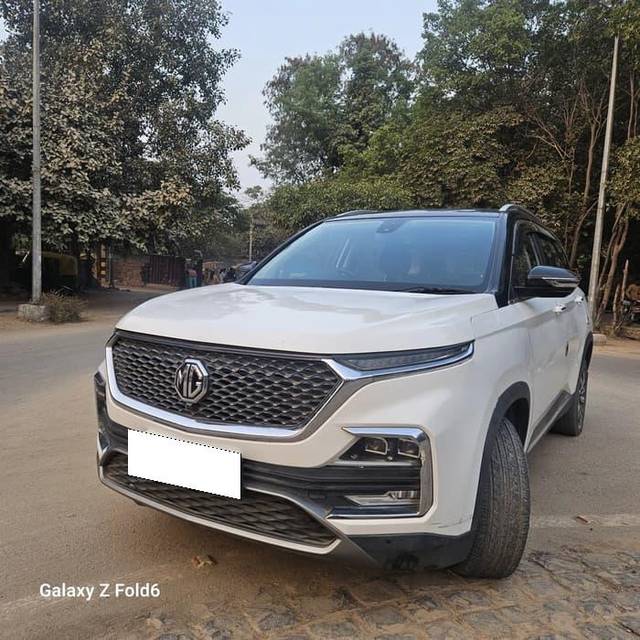 https://images10.gaadi.com/usedcar_image/4579604/original/processed_8041ddc4fcce3968f8622e2f1bbeac8f.jpg?imwidth=6400
